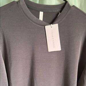 7Diamonds Ribbed Gray Top